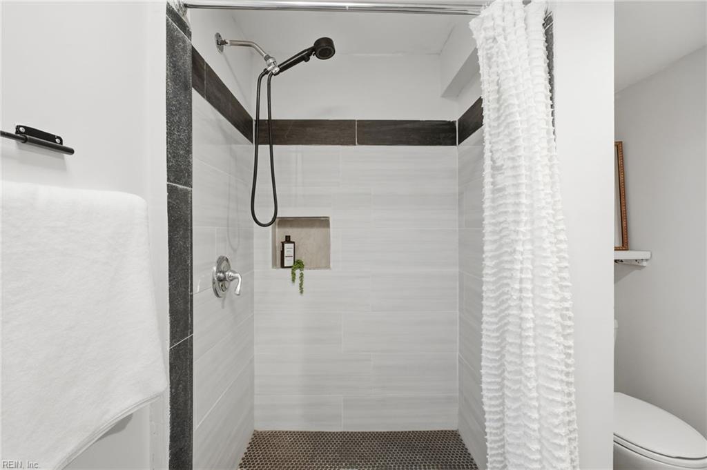 556 Caren Dr Property Photo 32