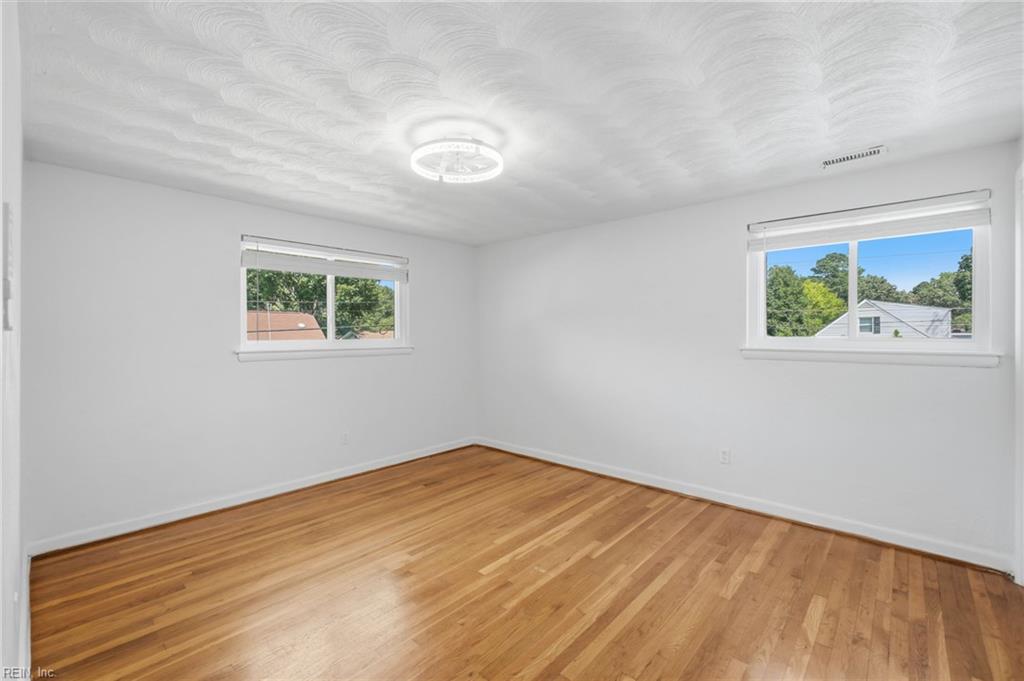 556 Caren Dr Property Photo 35