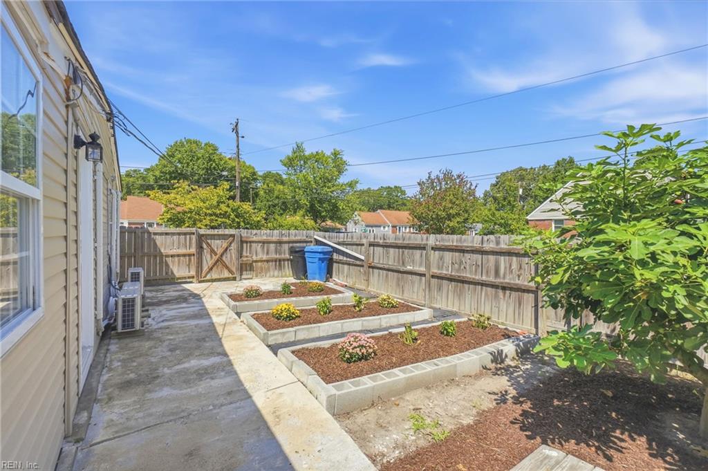 556 Caren Dr Property Photo 46