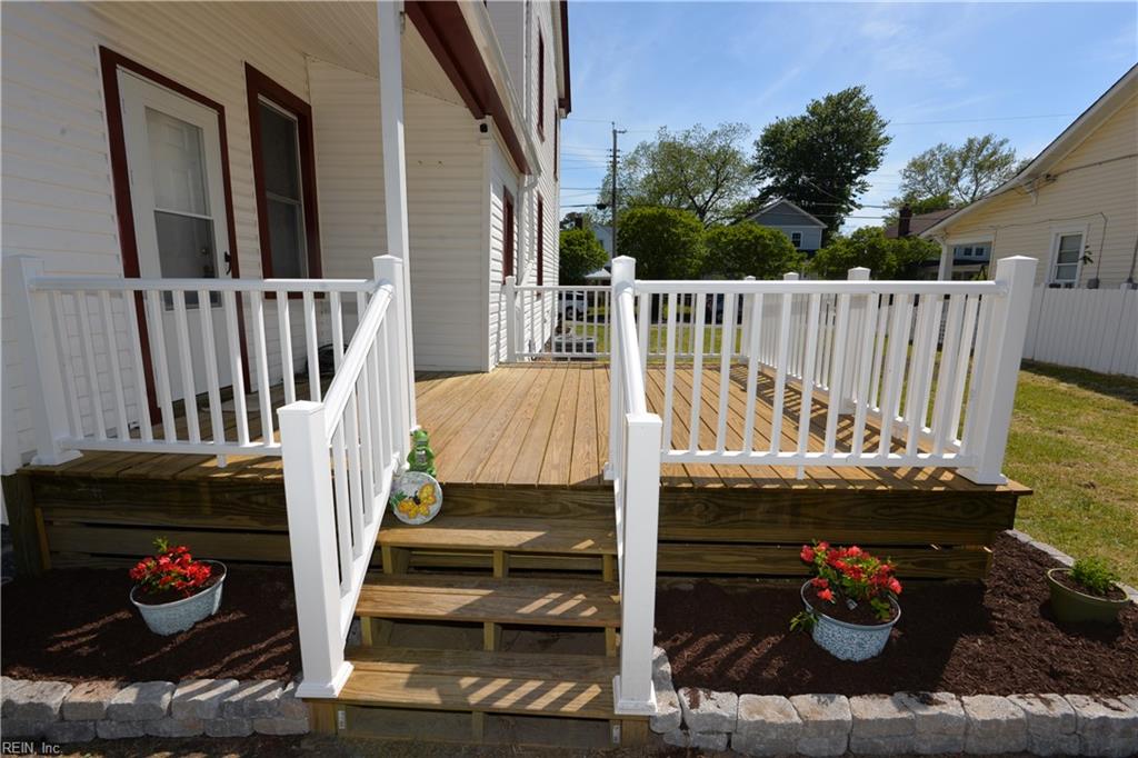 1700 Mcdaniel St Property Photo 2