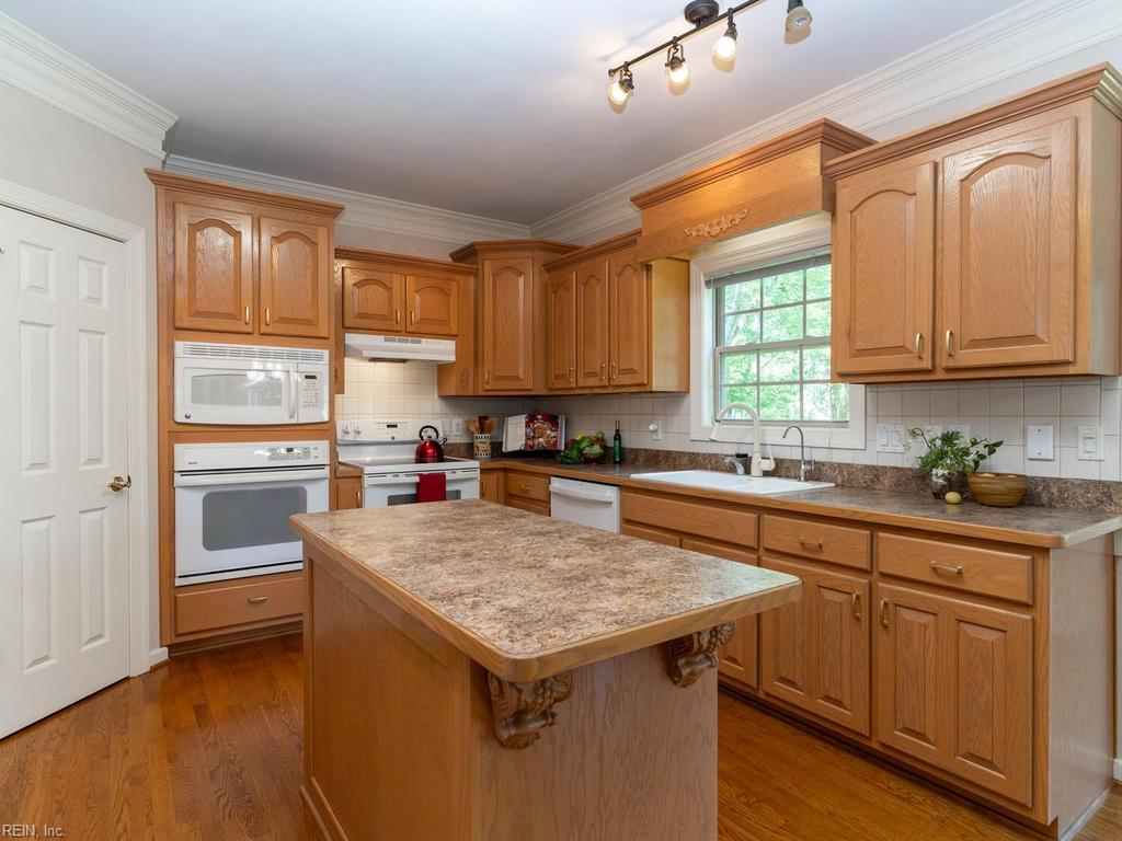 138 Greengable Way Property Photo 8