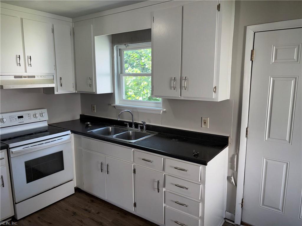 857 28 St Property Photo 4