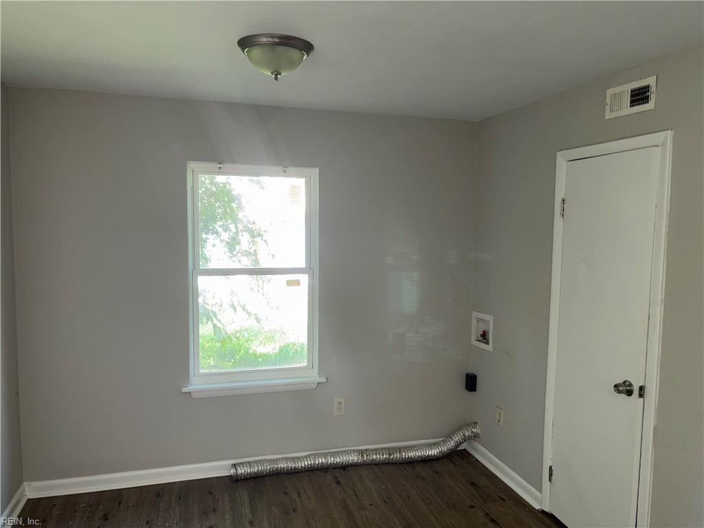 857 28 St Property Photo 5