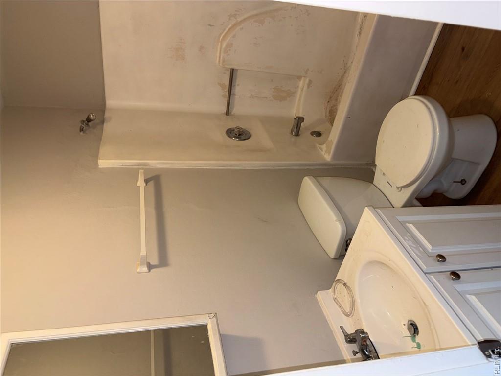 857 28 St Property Photo 9