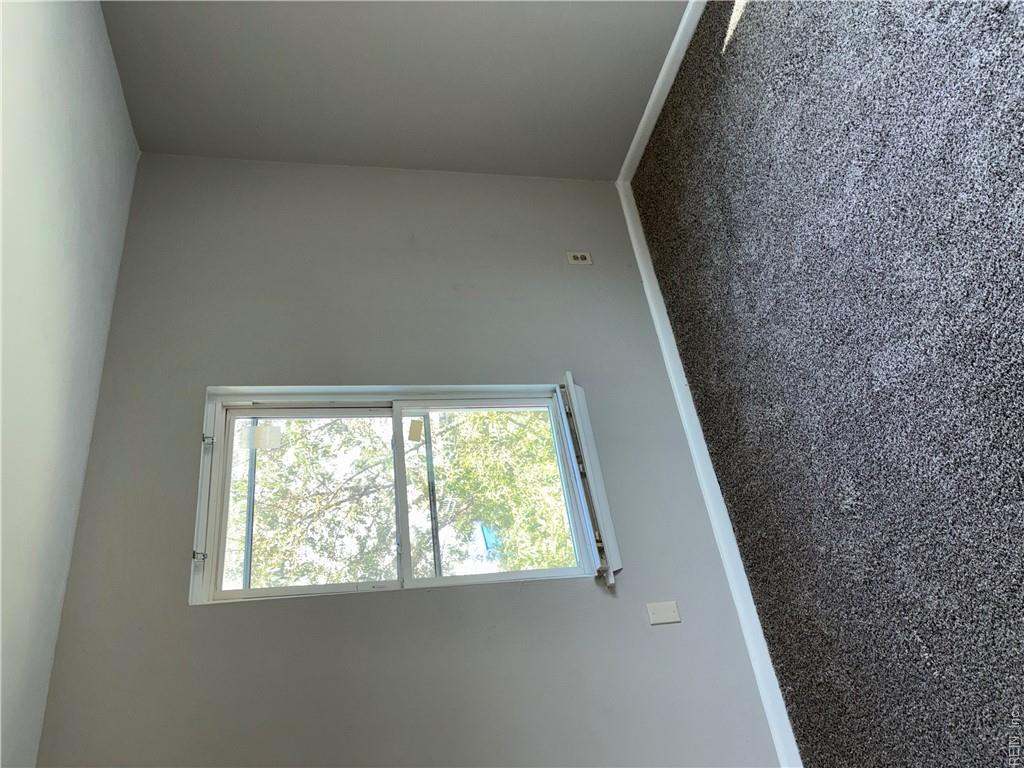 857 28 St Property Photo 11