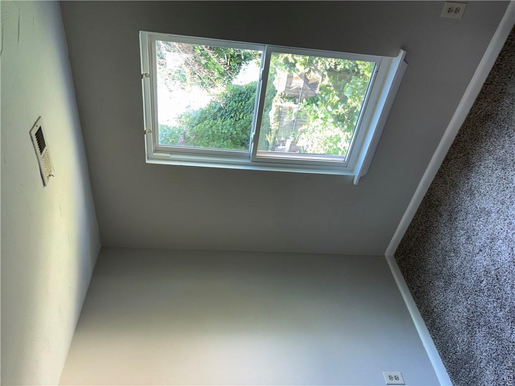 857 28 St Property Photo 14