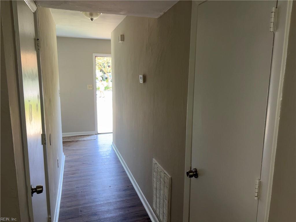 857 28 St Property Photo 16