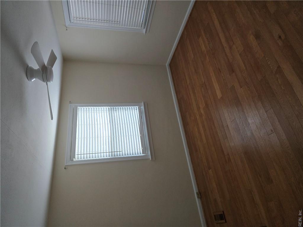 425 Lenox Ave Property Photo 8