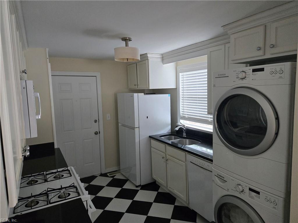 425 Lenox Ave Property Photo 13