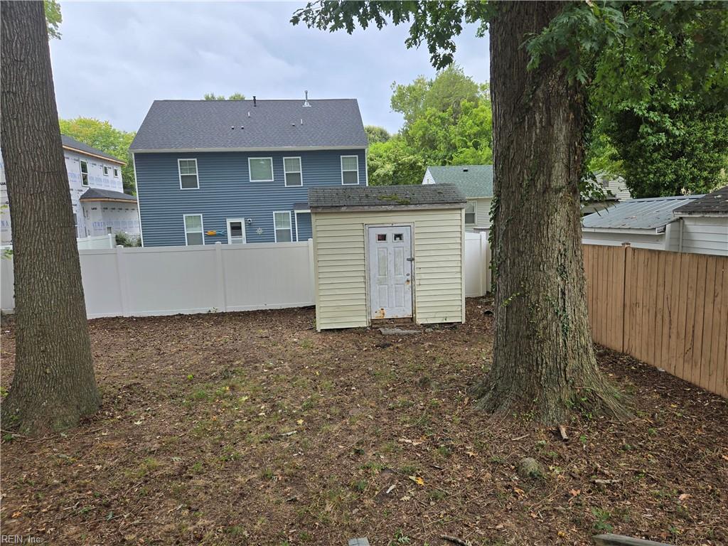 425 Lenox Ave Property Photo 15