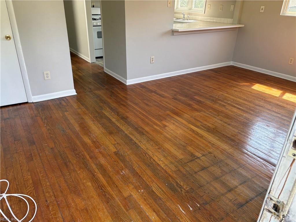 1112 36 St Property Photo 4