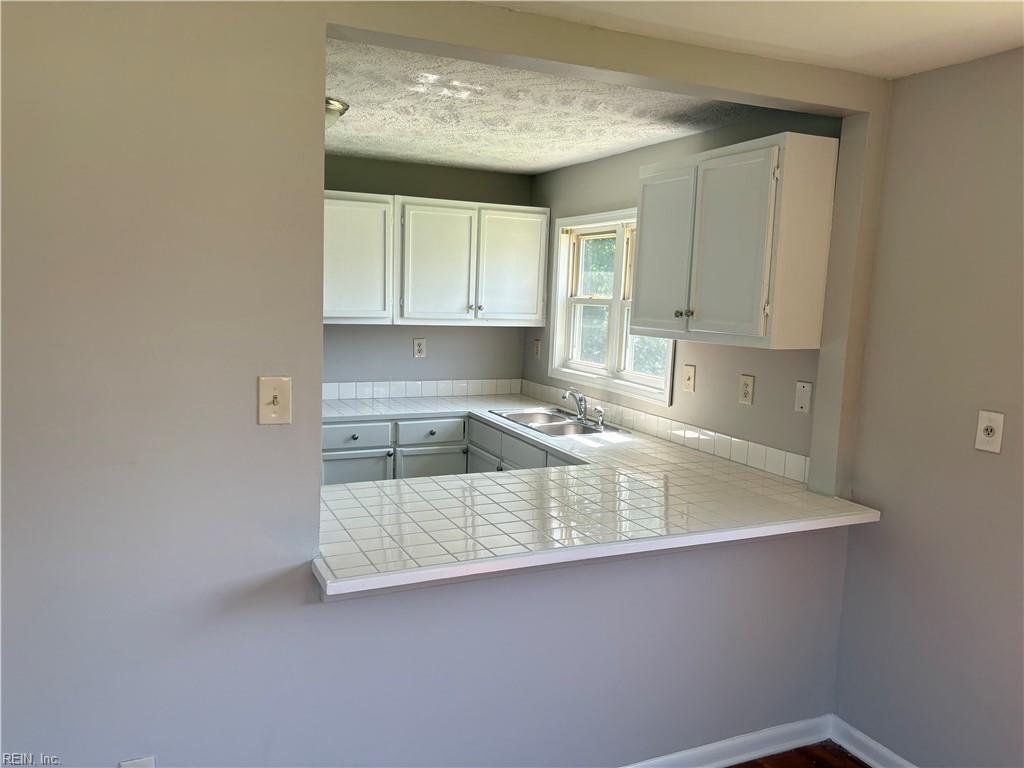 1112 36 St Property Photo 5