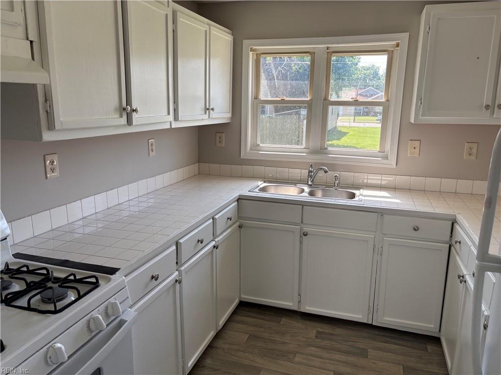 1112 36 St Property Photo 6