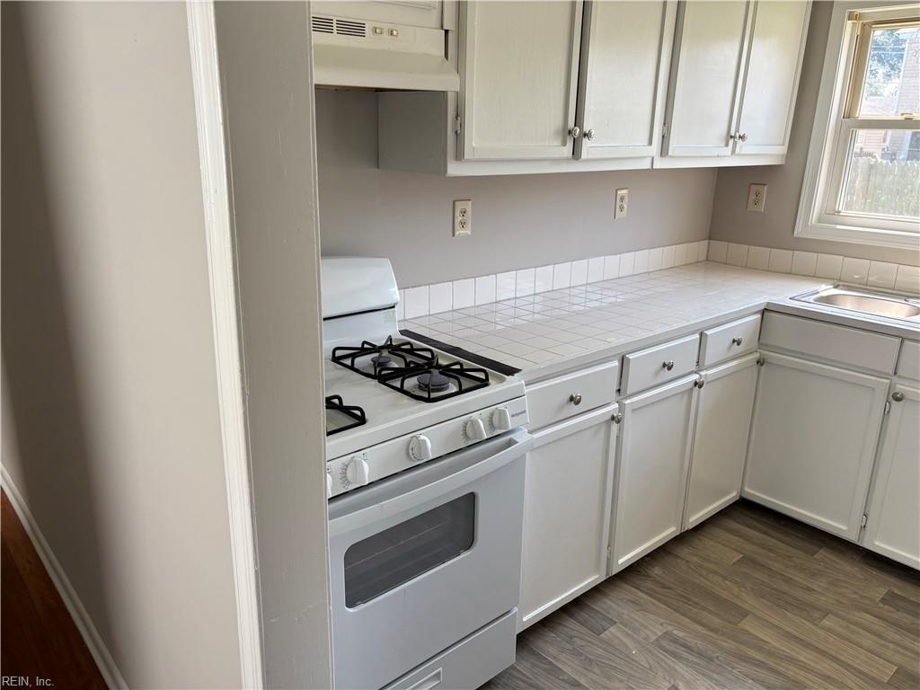 1112 36 St Property Photo 7