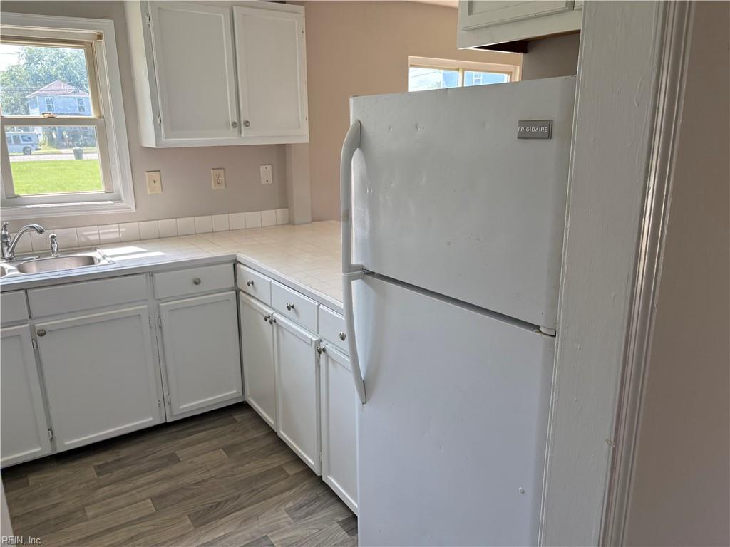 1112 36 St Property Photo 8