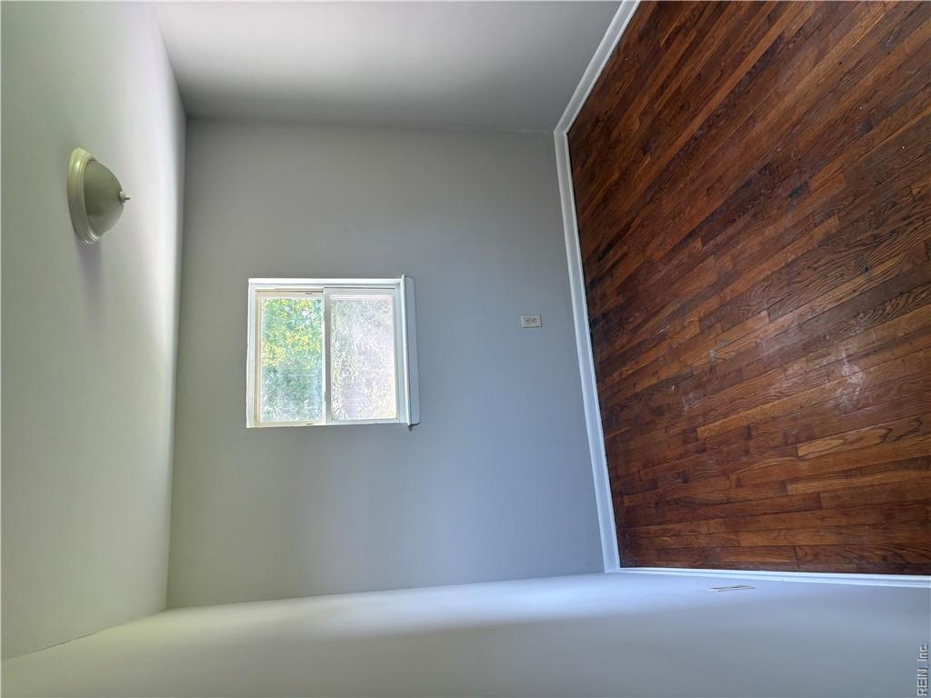 1112 36 St Property Photo 13
