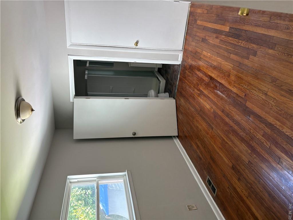 1112 36 St Property Photo 14