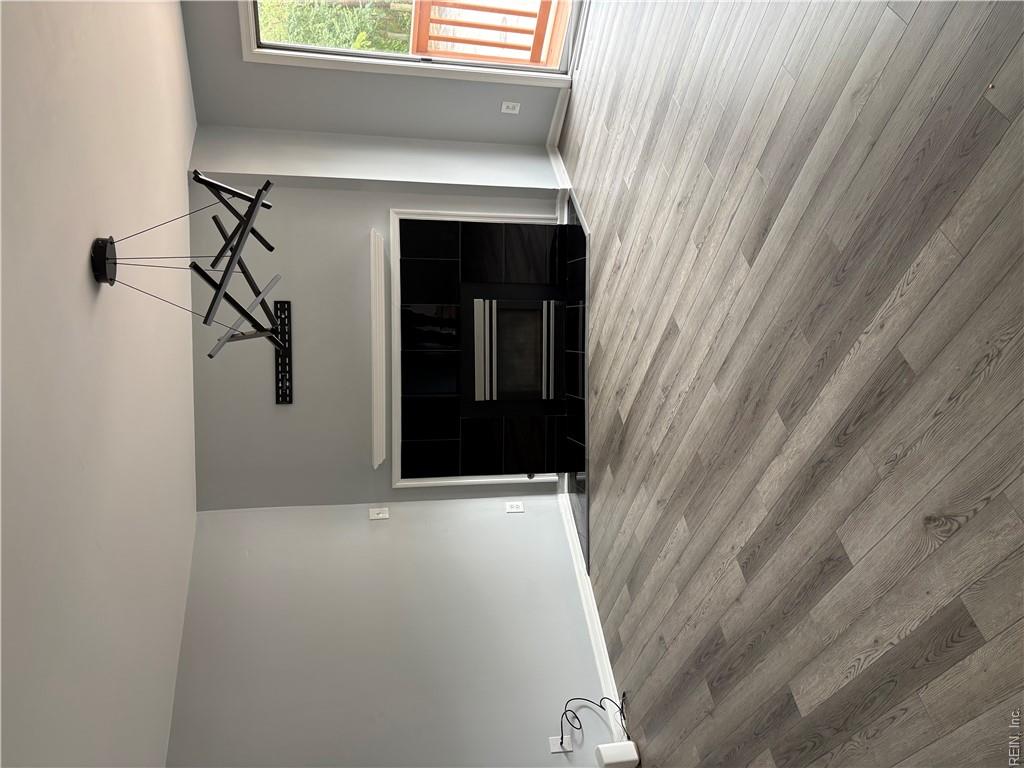 1563 N King St Property Photo 3