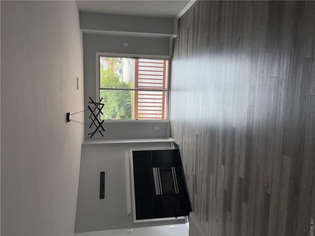 1563 N King St Property Photo 10