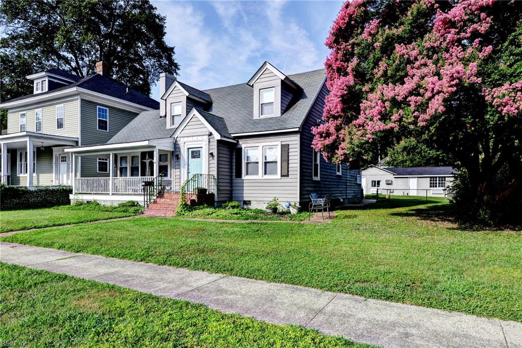 135 Pochin Pl Property Photo 3