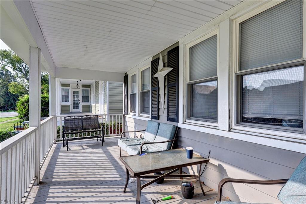 135 Pochin Pl Property Photo 5