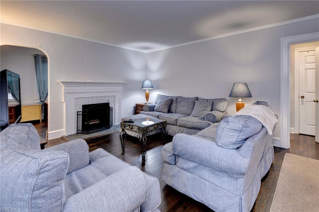 135 Pochin Pl Property Photo 6