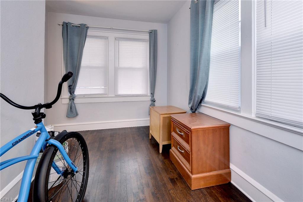 135 Pochin Pl Property Photo 9
