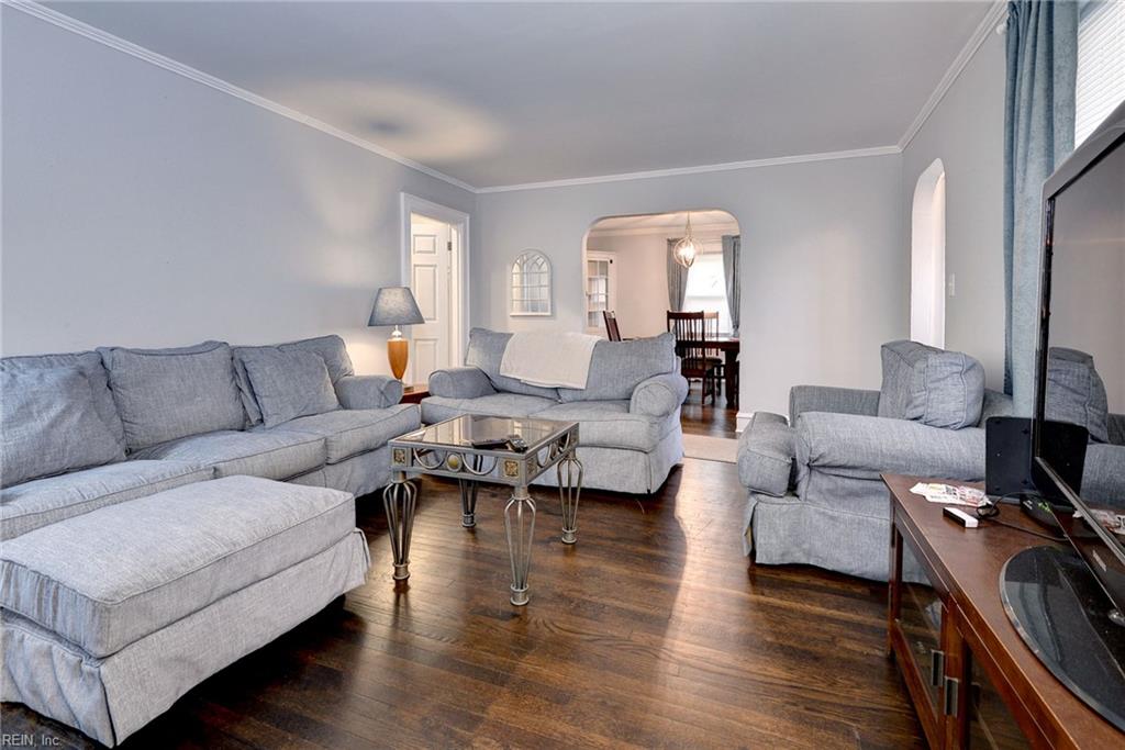 135 Pochin Pl Property Photo 10