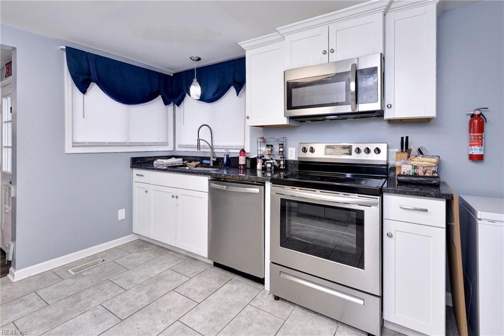 135 Pochin Pl Property Photo 15