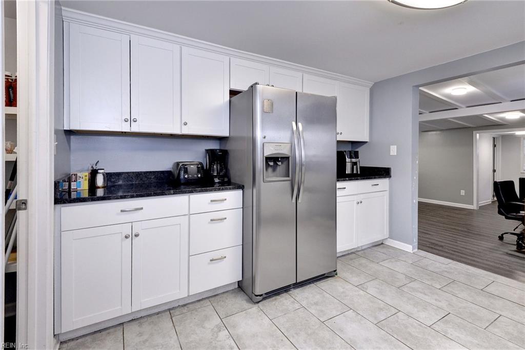 135 Pochin Pl Property Photo 16
