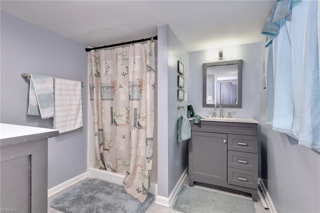 135 Pochin Pl Property Photo 21