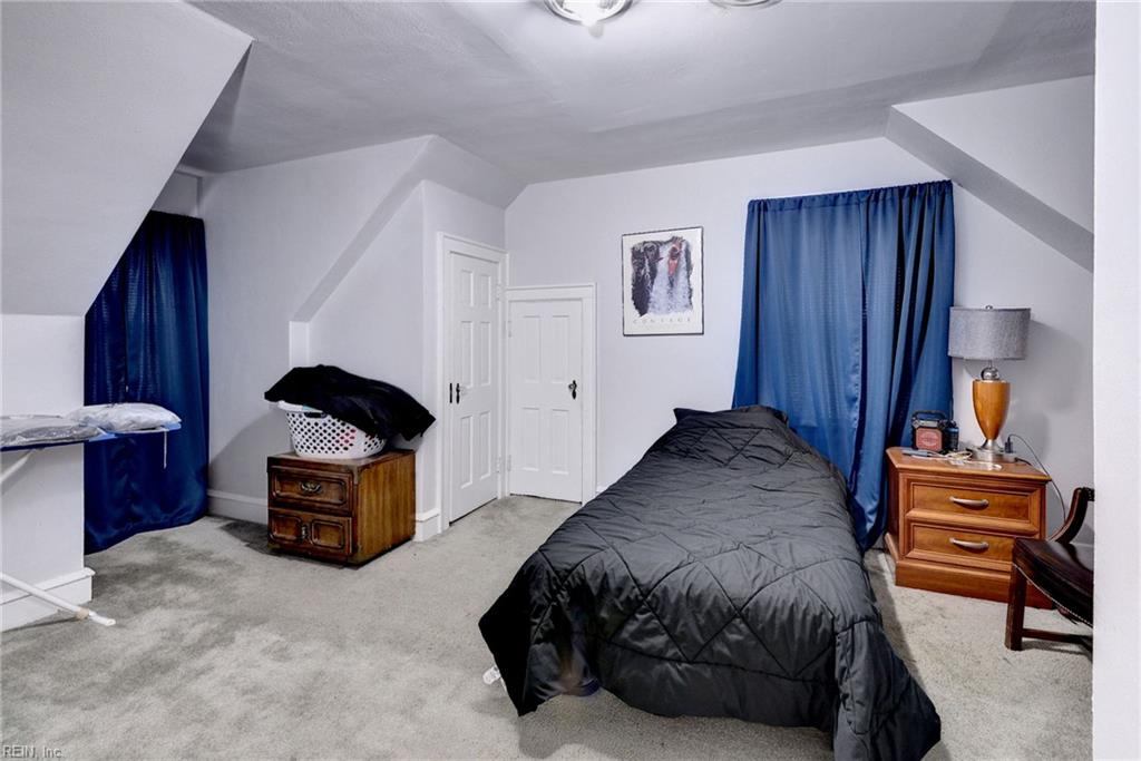 135 Pochin Pl Property Photo 26