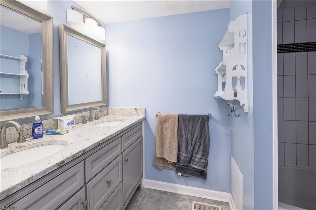 135 Pochin Pl Property Photo 28