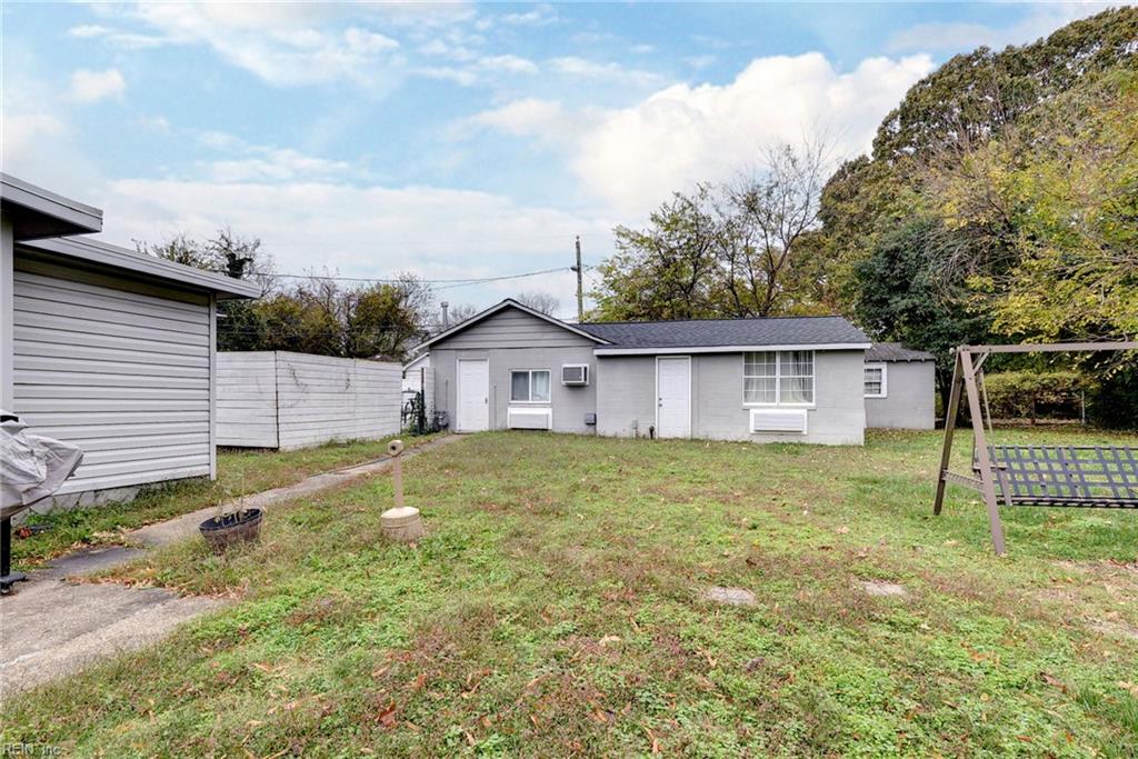 135 Pochin Pl Property Photo 30