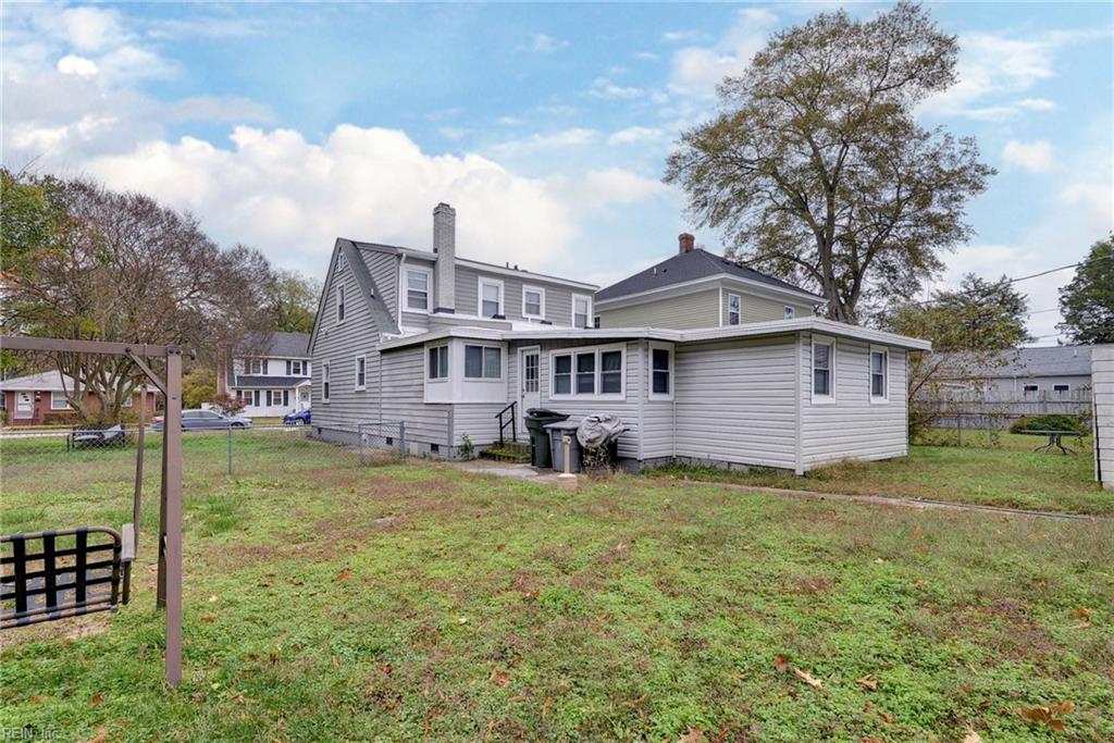 135 Pochin Pl Property Photo 32