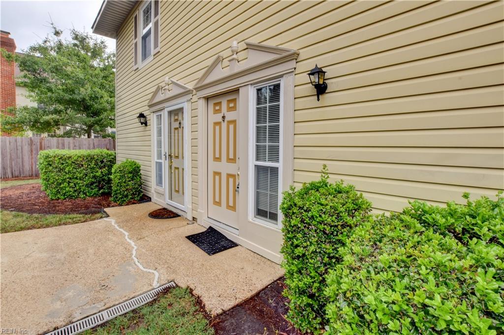 604 Oleander Cir Property Photo 3