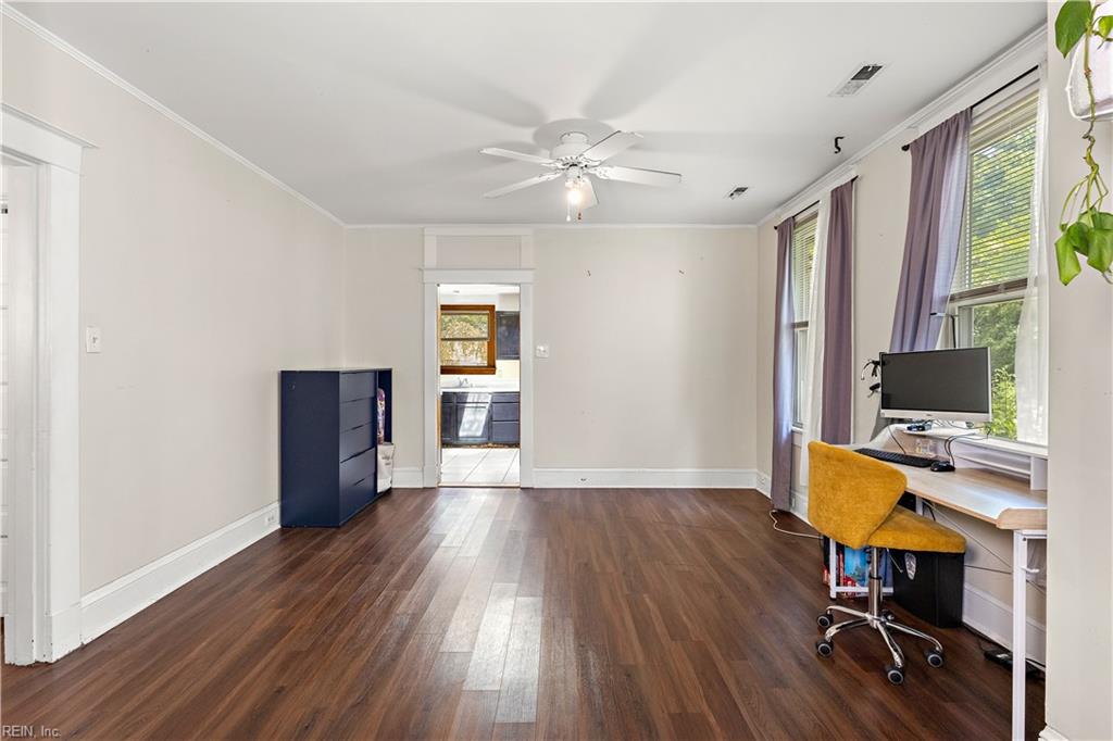 414 Lee St Property Photo 6