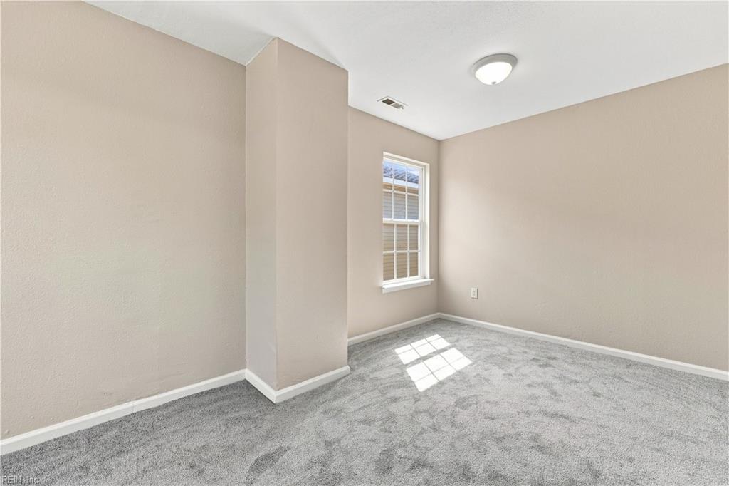 102 Ford St Property Photo 17