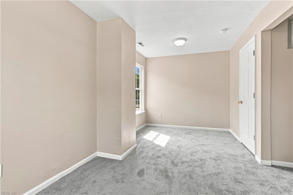 102 Ford St Property Photo 19