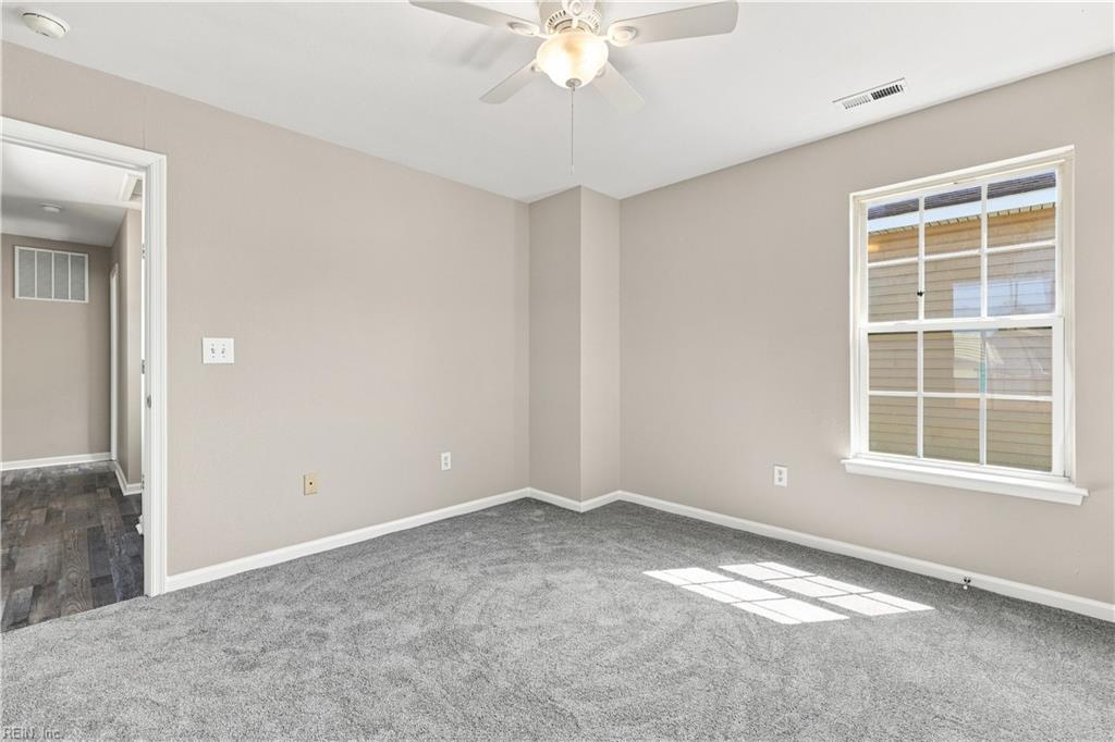 102 Ford St Property Photo 23