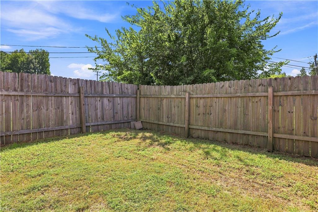 102 Ford St Property Photo 30