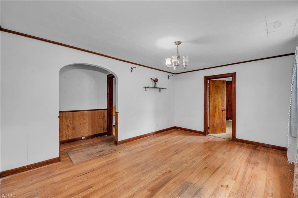 607 Fairview Ln Property Photo 2