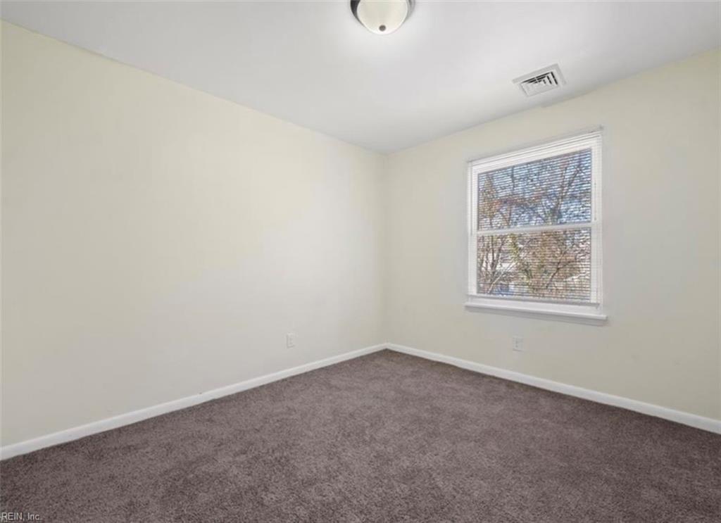 1027 30th St Property Photo 4
