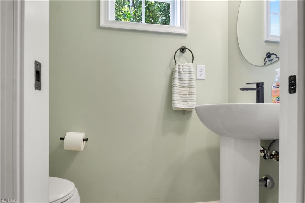 100 Woodside Dr Property Photo 16