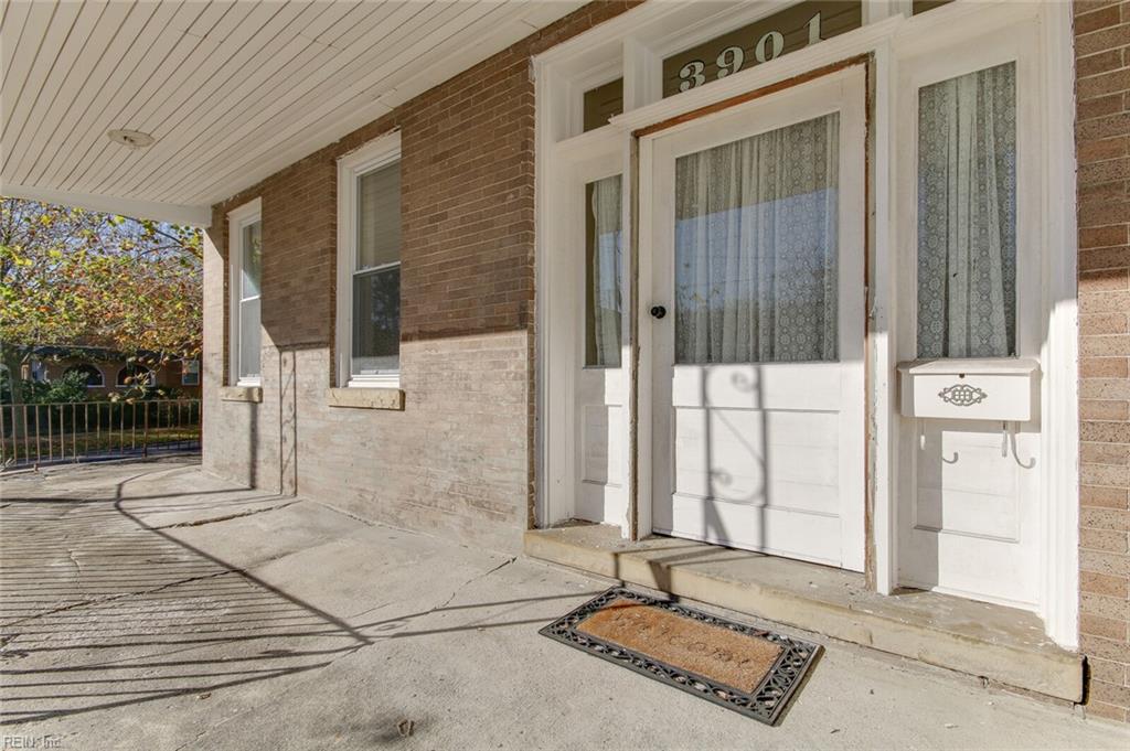 3901 Newport Ave Property Photo 4