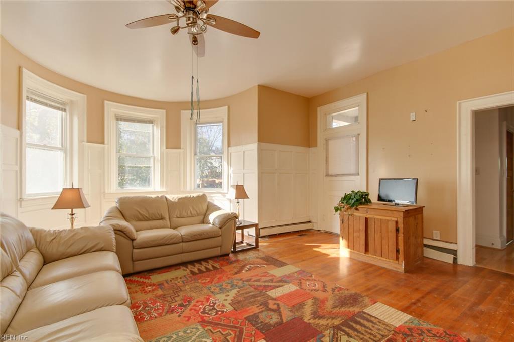 3901 Newport Ave Property Photo 7