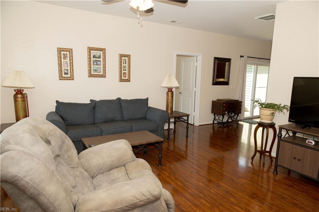 650 Lacy Oak Dr Property Photo 4