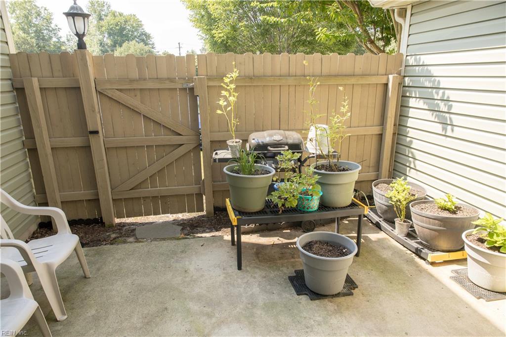 650 Lacy Oak Dr Property Photo 27