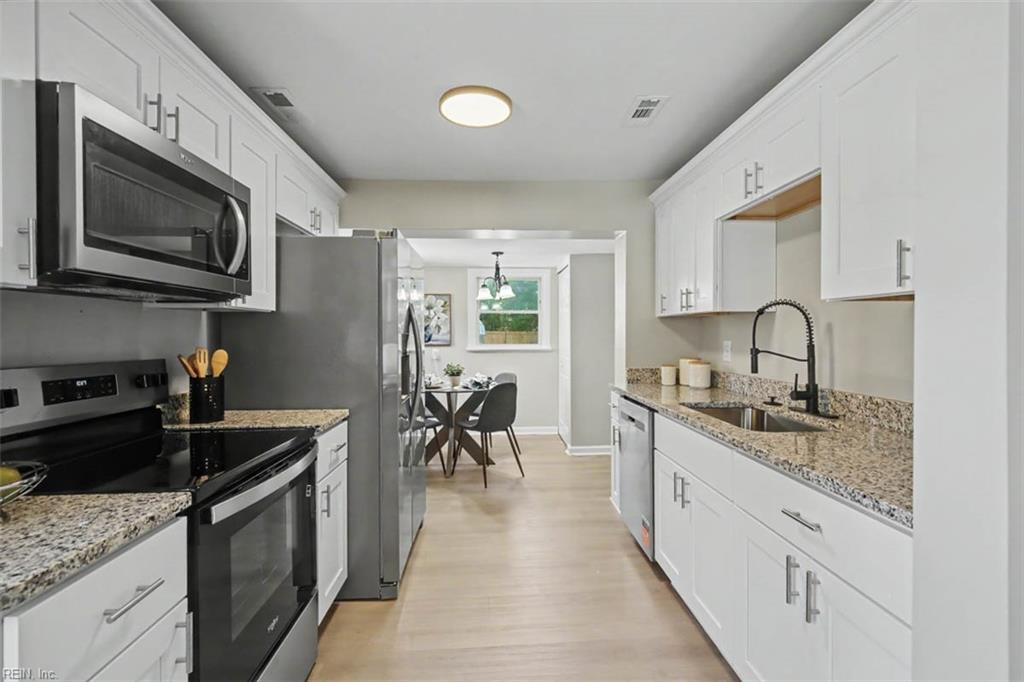 28 Pollux Cir W Property Photo 3