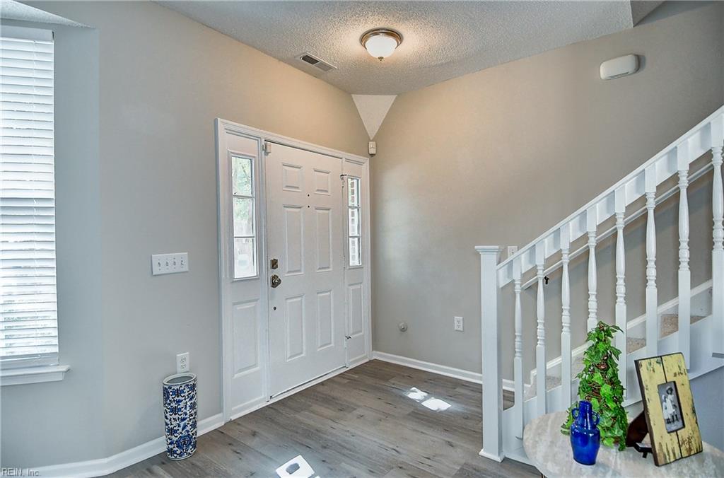 5812 Echingham Dr Property Photo 6